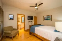 Lakefront 3BR w Private Dock Firepit Free Tix
