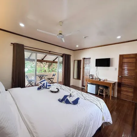 El Galleon Beach Resort
