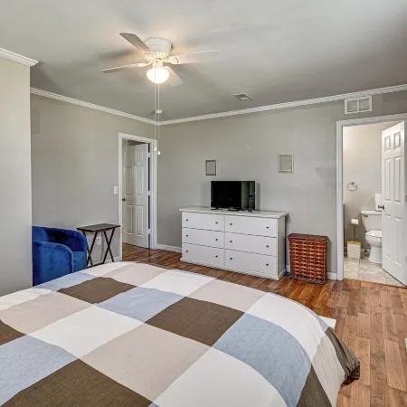 Bring Your Pets! Family-friendly Gem in Cove City