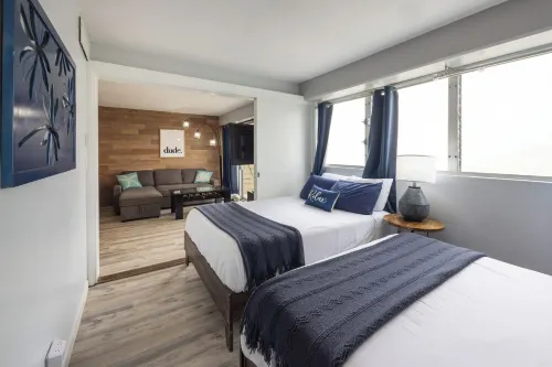 Spacious Modern 2Bdrm Condo, Free Parking in Bldg., Full Kitchen, Sleeps 6.