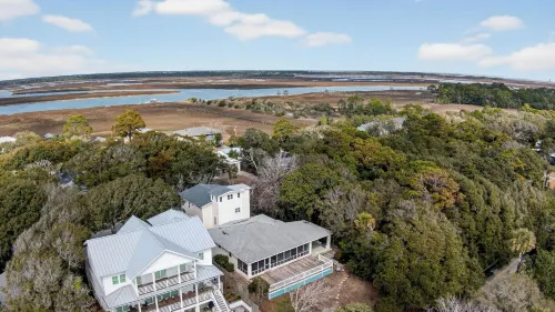 Family Tides by Avantstay 1 Block to the Beach + Game Room + Large Deck Near Center Street
