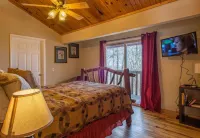 Great View! Pool Table,Hot Tub,Privacy,Fireplace