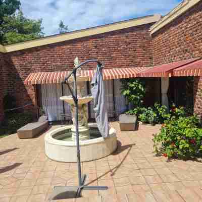 Luxurious 9-Bedroom House Rental with Private Entrances Hotel Exterior