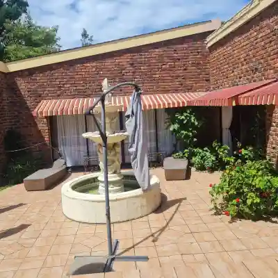 Luxurious 9-Bedroom House Rental with Private Entrances Hotel Exterior