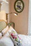 Cozy Cottage Near Town & Nature — Great for Long Stays