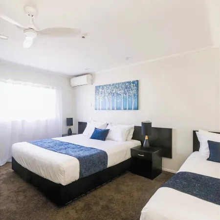 Aquarius Motor Inn