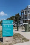 Salty Paws. Pet Friendly. Minutes to Beach. Horizon Ocean Views.