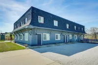 Explore Port Huron! Cozy Condo w/ Creek Views - Lejligheder