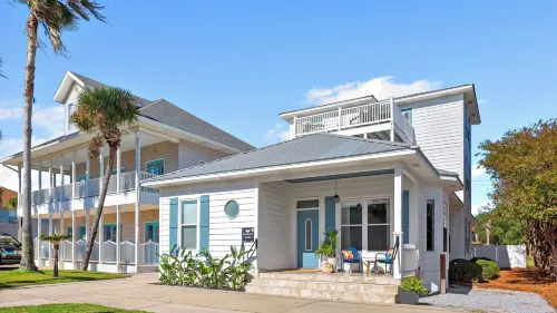 7bdr w/ Private Pool, Hot Tub, Fire Pit, Walk to Beach Tidal Wave by Avantstay