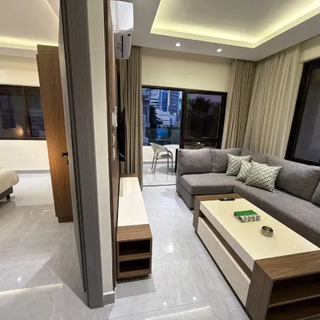 101 JRE apartment with stunning boulevar