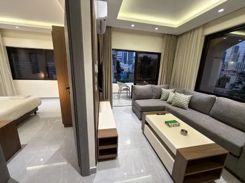 101 JRE apartment with stunning boulevar