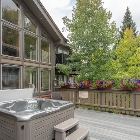 Hidden Gem, 4 Min to Lift 7 Garage, Hot Tub, Lux Kitchen, Big + Bright 4 Bedroom Condo by RedAwning