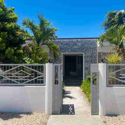 Villa with a pool—a 10-minute walk to the beach Hotel Exterior