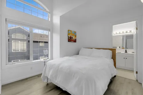 Calgary Downtown Guest House - Homestays