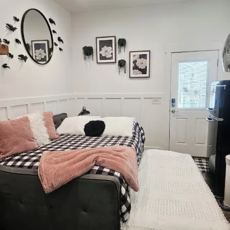 Modern Studio with Washer & Dryer