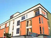 The One Residence Các khách sạn gần Chùa Phothisomphon