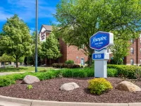 Hampton Inn & Suites East Lansing/Okemos - parking