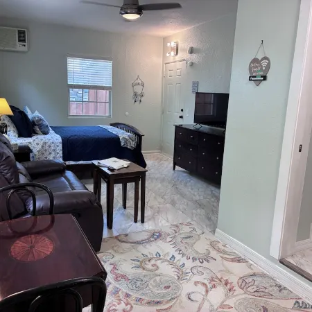 Charming Gulfport Town Guest Cottage Studio -Walk to Beach -Shops -Restaurants