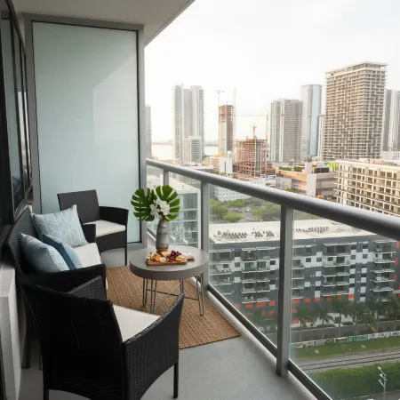 Miami Luxury 1 BR - Sauna Gym Pool BBQ