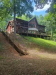 Roomy entire private lower level of log cabin on Green River, 6 min to TIEC. - 4-Star