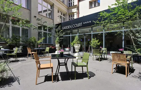 Hotel Garden Court