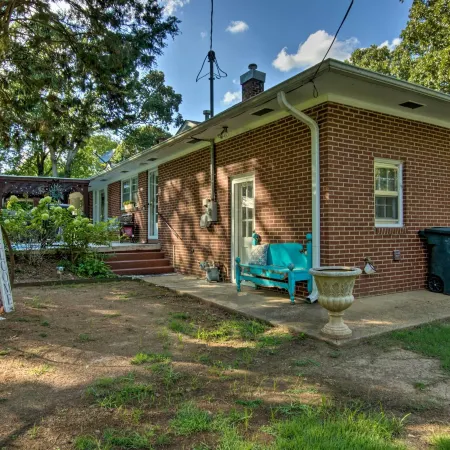 Charming Florence Getaway w/ Fireplace & Grill!