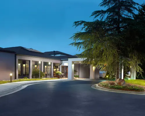 Courtyard Raleigh Midtown Hotel berhampiran Ladang Lassiter