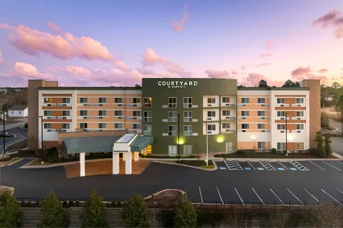 Courtyard by Marriott Fayetteville Fort Bragg Spring Lake - Parkplatz