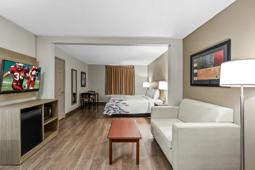 Red Roof Inn Etowah – Athens, TN - Pet friendly