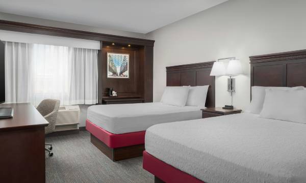 Hampton Inn & Suites Omaha-Downtown
