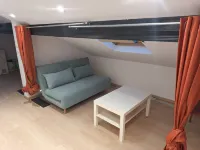 Renovated studio in the attic — Paris 30 minutes away - Homestays