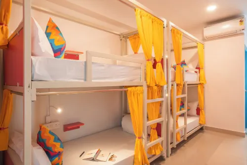 goSTOPS PLUS Gurugram, Golf Course Ext. - Hostels