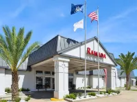 Ramada by Wyndham Houma - Bãi đậu xe