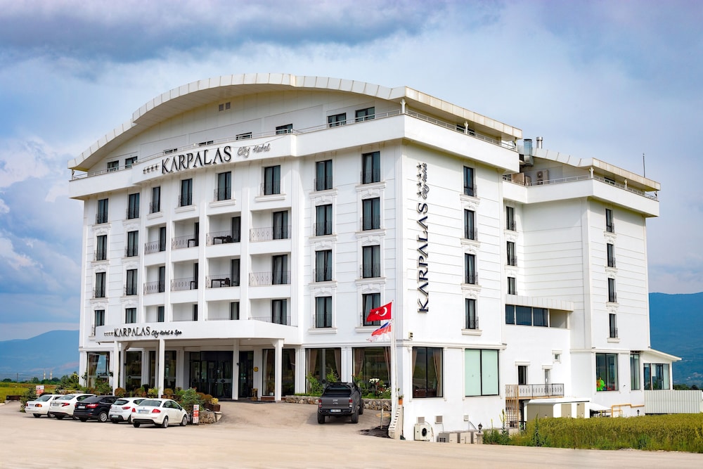 Karpalas City Hotel & Spa