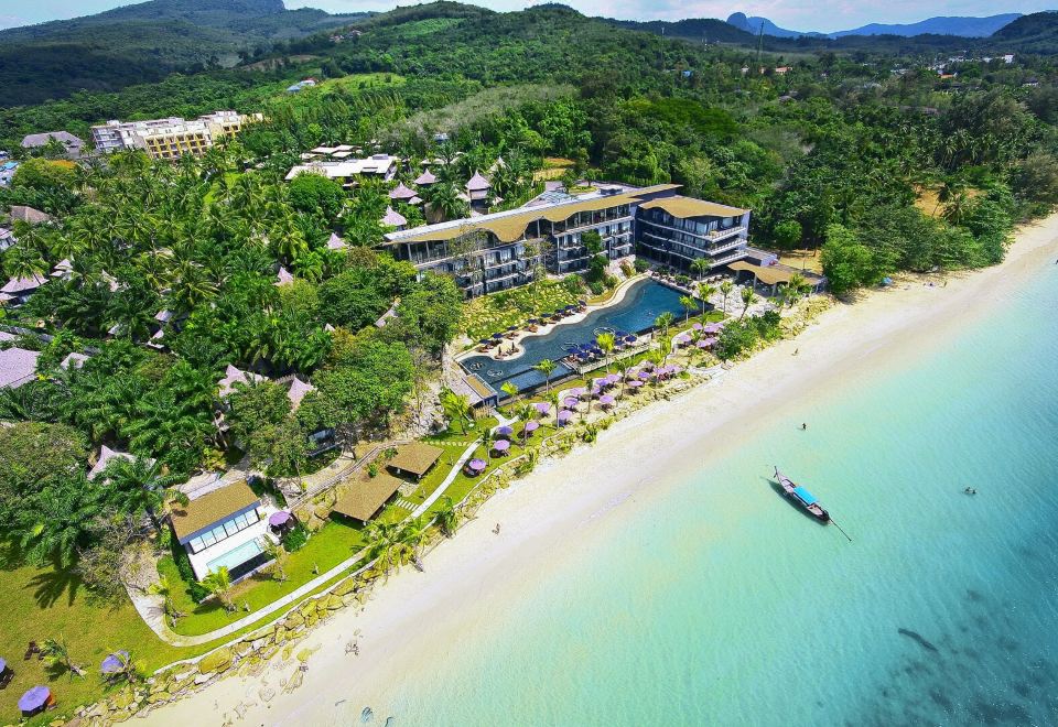Beyond Resort - один из лучших отелей на пляже Клонг Муанг Beyond Resort пляж Клонг Муанг