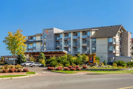 Comfort Inn & Suites Отели в г. Quathiaski Cove