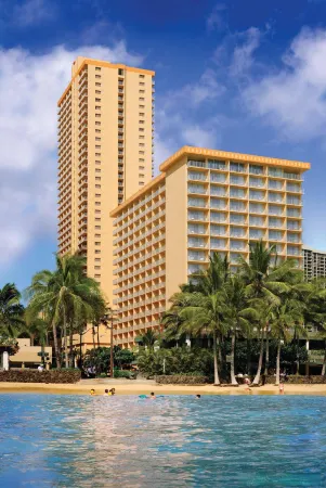 Alohilani Resort Waikiki Beach Отели рядом с достопримечательностью «Lucoral Museum»