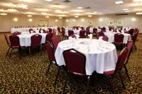 Holiday Inn Detroit Lakes - Lakefront Hotels in Detroit Lakes