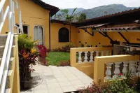 La Casa Amarilla