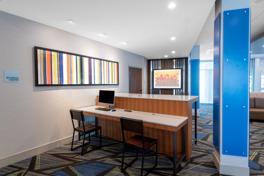 Holiday Inn Express & Suites Phoenix - Airport North, an Ihg Hotel