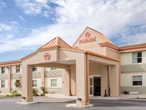 Ramada by Wyndham Angola/Fremont Area