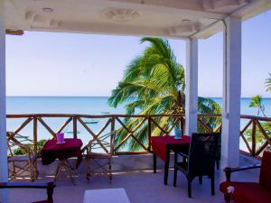 Room V: Beach Front Sea View 2nd Flat 2-4 Guests