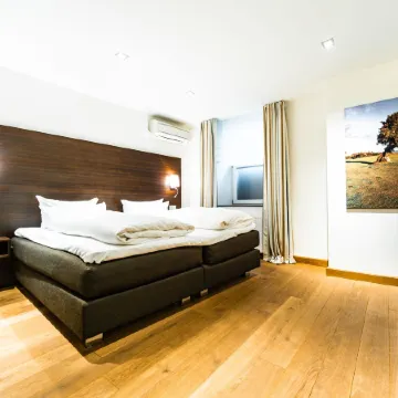 Romantik Hotel Walhalla Отели в г. Оснабрюк
