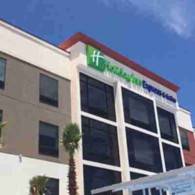 Holiday Inn Express & Suites Lakeland South Hotel Exterior