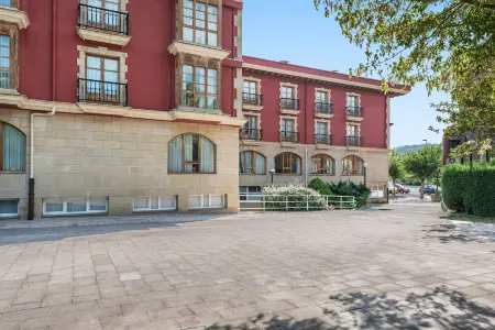 Hospedium Hotel Sky Blu Sondika Отели рядом с достопримечательностью «Jardín Botánico de Barakaldo»