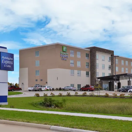 Holiday Inn Express & Suites MARSHALLTOWN by IHG
