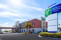 Holiday Inn Express & Suites Clewiston by IHG