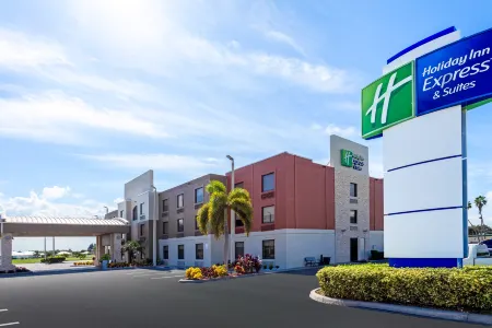 Holiday Inn Express & Suites Clewiston by IHG Отели в г. Кльюистон
