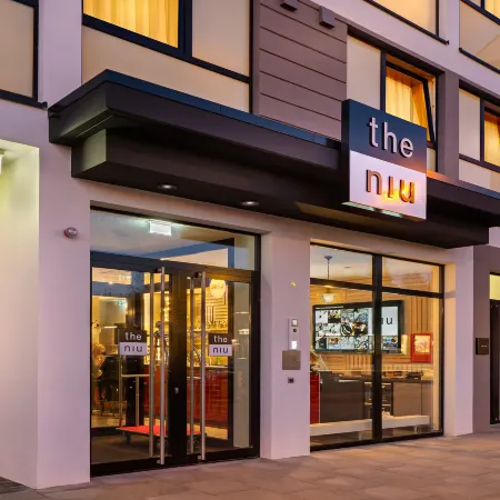 Holiday Inn - the niu, KEG HAMBURG OST by IHG Отели рядом с достопримечательностью «Станция метро "Берне"»