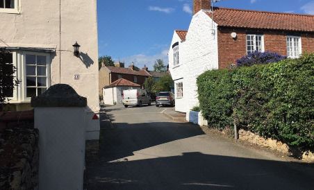 Cosy Lincs Wolds Cottage in Picturesque Tealby - Housity